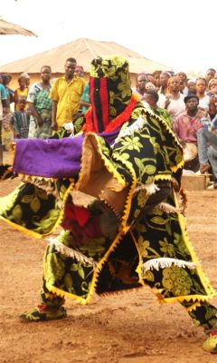  The Egungun Masquerade: An Intricate Tapestry of Cultural Memory and Spiritual Expression!