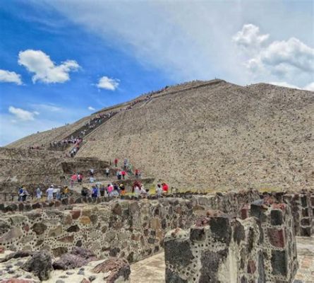 La Vision di San Juan Teotihuacán: Opulenza Barocca e Misteri Indigeni!